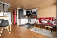 RENOVATED VILLAGE CENTER BRIGHT BALCONY MOUNTAIN VIEW