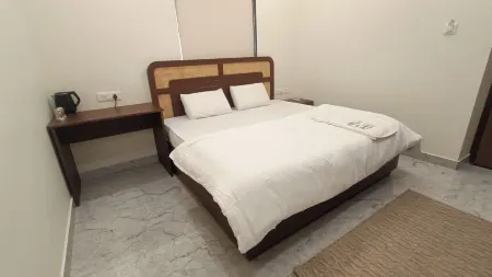 Hare Krishna Stays Отели рядом с достопримечательностью «Sankat Mochan Hanuman Temple»