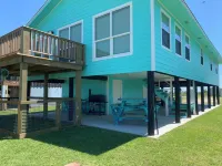 The Trusty Trout - 5 bedroom house w/ lighted pier on Caney Creek in Sargent, TX