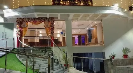 Hotel Crown Palace Отели рядом с достопримечательностью «Ramdas»