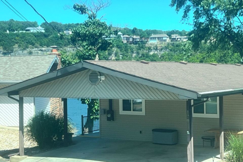 Photo 3 of 6