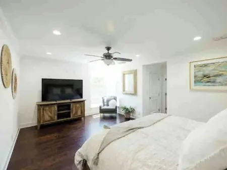 Spanish villa Encino best south of the boulevard Отели рядом с достопримечательностью «Национальный исторический парк Лос Энсинос»