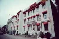 Auberge Saintlo Montréal Hostel