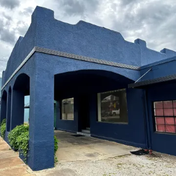 2 Br Large & Cozy Apartment, Front Door & Parking Both under Drive-Thru Carport