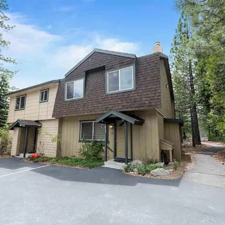 Gorgeous Tahoe Condo/Pools/Hot Tub/Tennis/ 1/2 Mile to Beach!