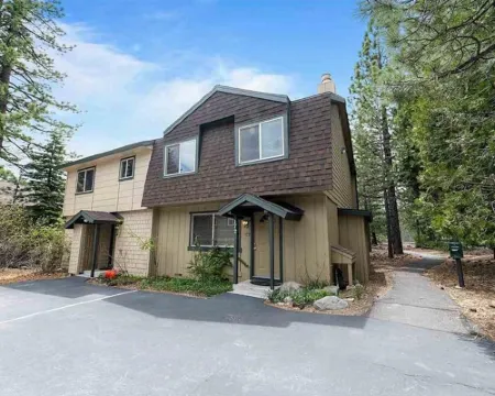 Gorgeous Tahoe Condo/Pools/Hot Tub/Tennis/ 1/2 Mile to Beach! Hotels in Dollar Point