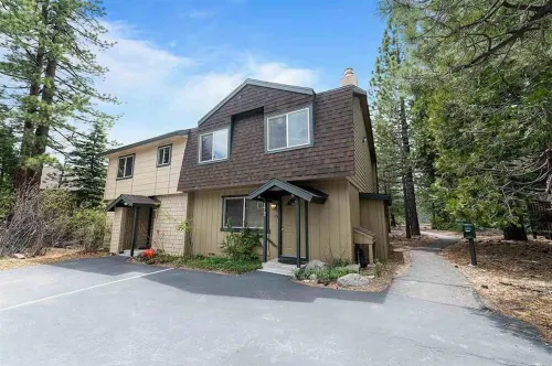 Gorgeous Tahoe Condo/Pools/Hot Tub/Tennis/ 1/2 Mile to Beach!