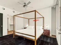 Modern City Views Downtown Dallas 1-bedroom Condo Free Parking, Gym, Pool