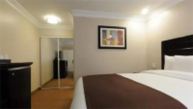 โรงแรมเรนครอส