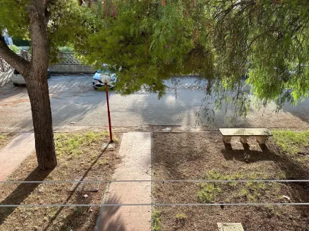 Cozy family house 50 meters from the sea, with ample park for children Отели в г. Манфредония