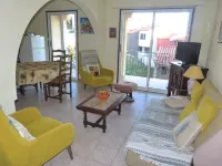 15mn from Collioure, sea view, House in secure residence