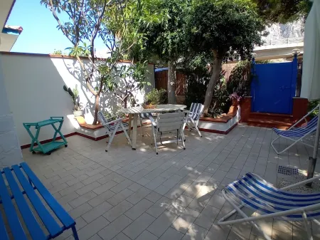 QUIET, TOP SEA AND SUNSETS, COMFORTABLE ACCOMMODATION, PARKING SPACE, OK VS. ANIMALS Отели в г. Isola delle Femmine