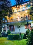 Spacious 5-bedroom villa with WiFi and AC in charming Kandy Hotels in Mapanawathura