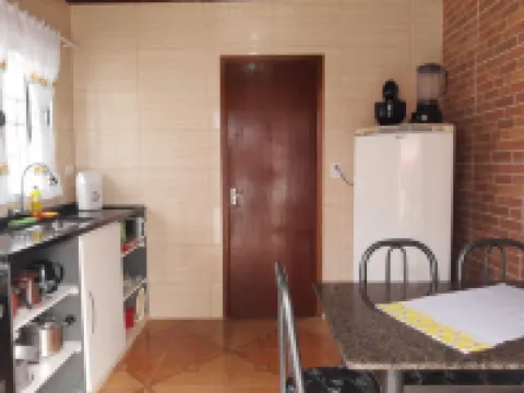 Juréia Beach House for Beach and Fishing Season with Air Conditioning 伊瓜佩住宿飯店