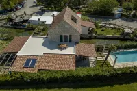 Villa Draga, Beautiful backyard paradise pool villa in Split-Dalmatia Hotel di Solin