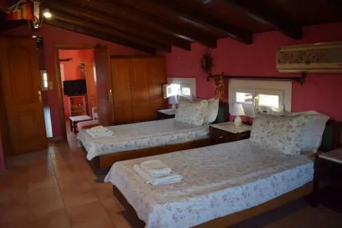 Spacious Private Villa AKOBARA, 2km from city center Các khách sạn ở Kanali