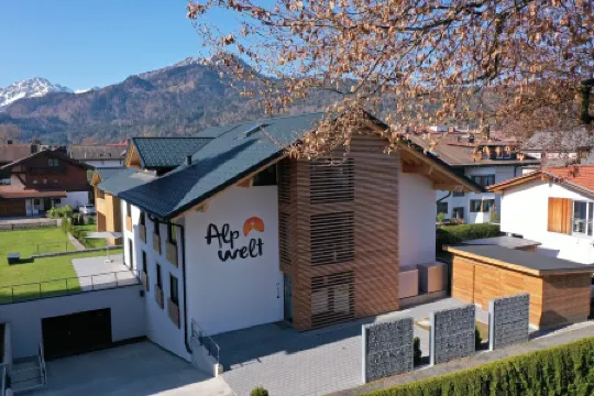 Central, south-facing terrace, mountain view, sauna, ski locker, free summer cable car