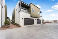 Villa #13 at Bloomington Country Club 4 Bedroom Townhouse - วิลล่า