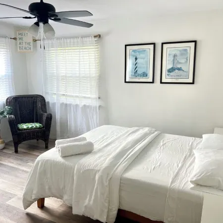 Cozy, Coastal 3-bedroom house in Norfolk!