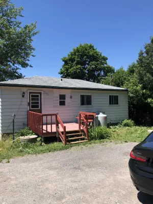 Waterfront Cottage on Rice Lake- Sleeps 8, Conveniently Located Near Amenities