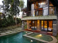 Villa 4-Br Klub Bunga No. 8 Batu Malang - فلل