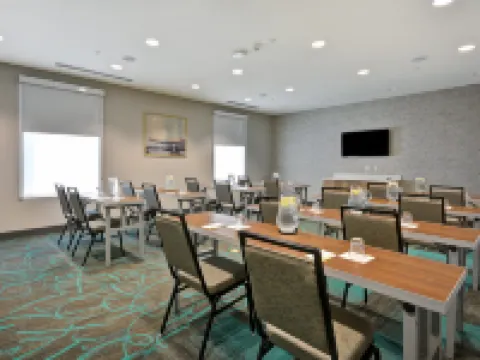 ホーム 2 スイーツ バイ ヒルトン クイーンズベリー レイク ジョージ クイーンズベリーのホテル