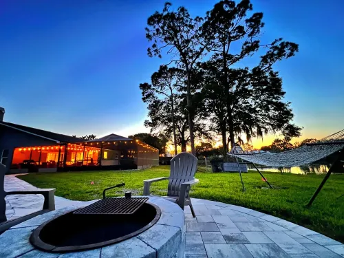 Family Paradise: Salt Pool, Hot Tub & Nature Views!