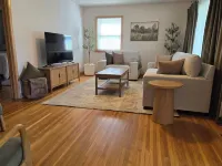 Comfy 2-Bedroom Apartment Near Downtown