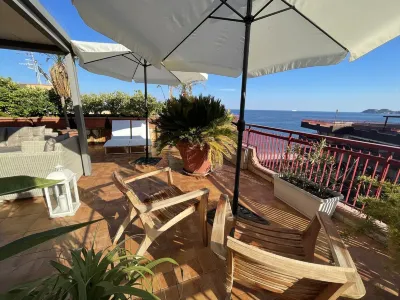 BLUE HOLIDAY LUXURY APARTMENT Letojanni附近的飯店