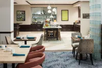 Hilton Garden Inn Cincinnati/Mason - breakfast