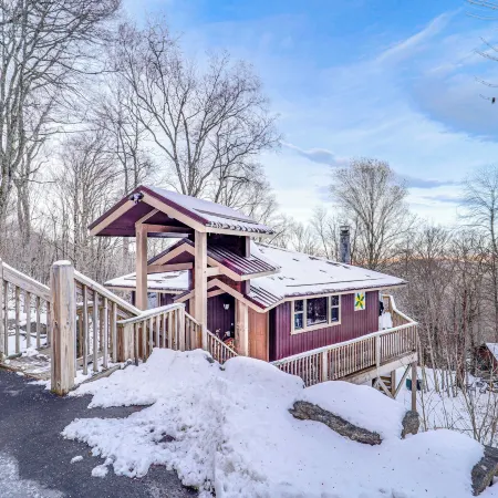 1/2 Mi to Skiing! Beech Mountain Cabin w/ Deck