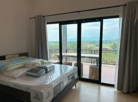 Private villa with scenic view Choui Fong Tea Отели рядом с достопримечательностью «Pon Nam Rong Hot spring»