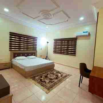 Terrific Budget Friendly 2-bed apartment with WiFi, AC Midcity in Abuja Rooms