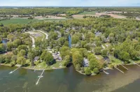 Upper Shadow Creek Haven Hotels in Severn