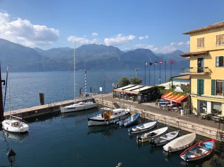 Beppino House on the harbor