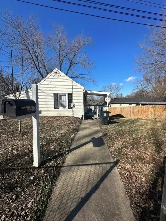 Charming 3-bedroom house with WiFi and AC in cool Capitol Heights Отели в г. Пеппер Милл Виллидж