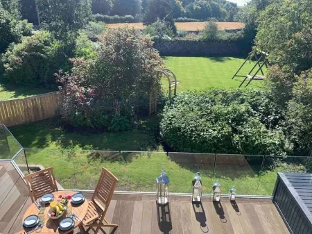 The Carthouse (Luxury 2 bed with private hot tub) Отели рядом с достопримечательностью «Скоттиш Дир Сентр»