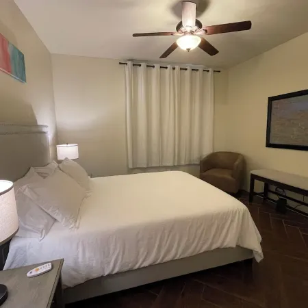 Gilbert/Mesa Solana Luxury Condo 1 Bdrm/1 Bath Near MD Anderson Cancer Center