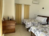 Centrally located apartment in a quiet community with exceptional views!  호텔