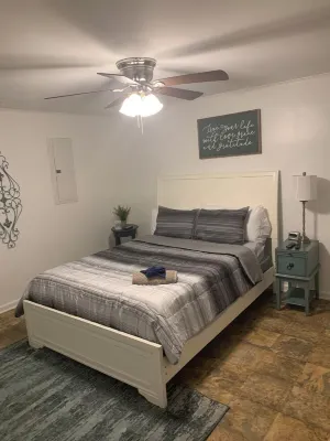 Spacious 4-bedroom apartment with WiFi, AC in charming Conway