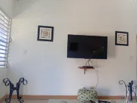 Charming 2-bedroom house with WiFi, AC in amazing Cane Garden Bay