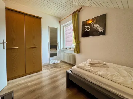 Sunny Holiday Apartment with 3 Balconies and Stunning Mountain Views