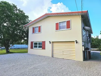 Tropical Canal-front Cottage in the Lower Florida Keys Hotels near Old Wooden Bridge Guest Cottages & Marina