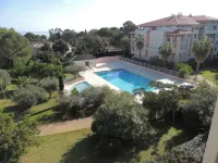 F2 IN RESIDENCE WITH SWIMMING POOL