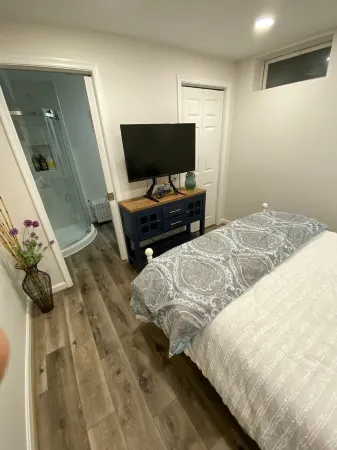 Chic and cozy apartment with WiFi and AC in Parkville