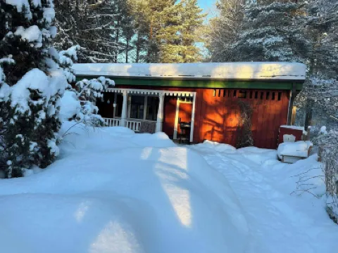 Riverfront Cottageee Hotel a 