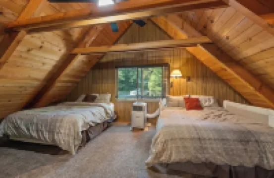 Creek Cabin - Fly-in Acres Lake Access - private Creek access with fire pit