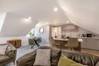 Leck Beck Loft one bed luxury apartment, private garden, dining area & Hot Tub.