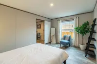 Comfy Lodge House - 5 min to BZN Airport - 3BR+BBQ Hotels in Belgrade