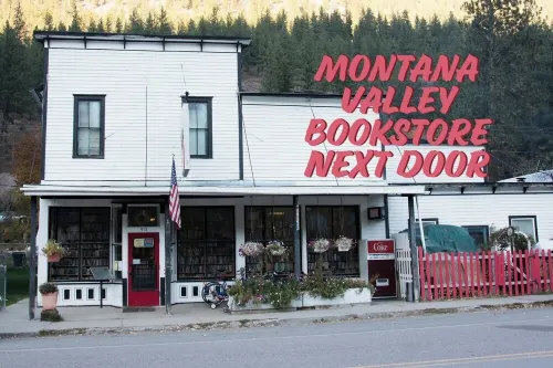 Lofi Girl Book Lover's Nook- 2BD 1BATH A/C Washer/Dryer Full kitchen/ fast WIFI